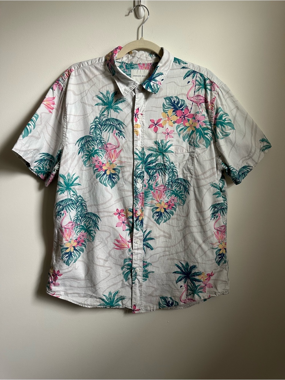 American Eagle Flamingo Tropical Hawaiian Camp Shirt White Pink L 100% cotton